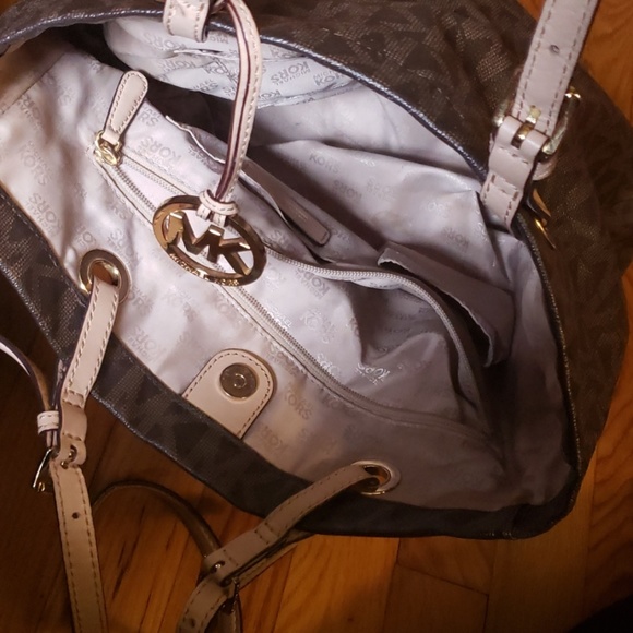 tote - Picture 3 of 3